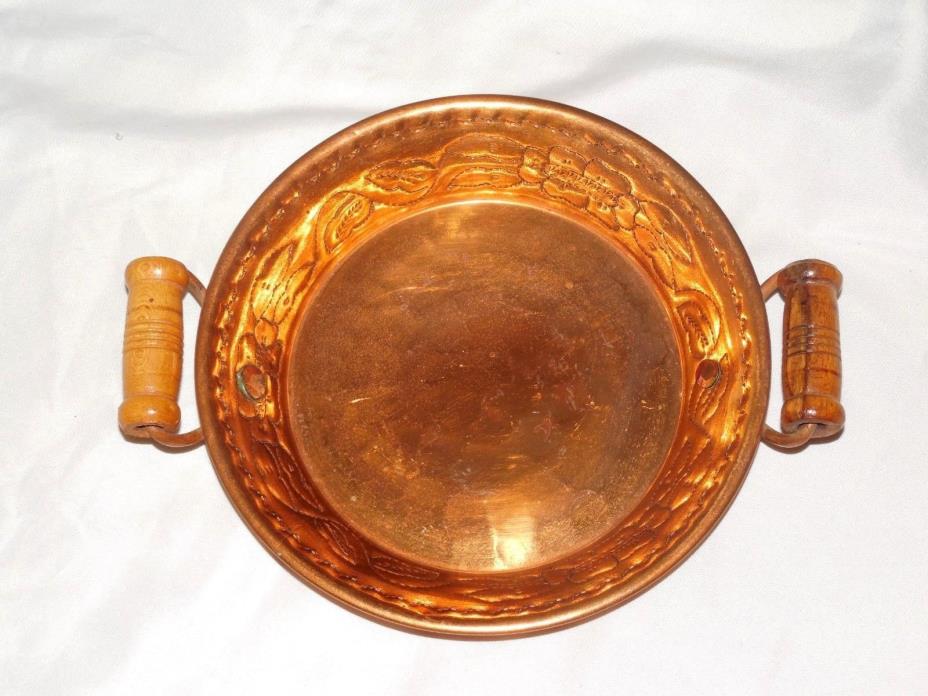 VINTAGE PRE-OWNED COPPER DISH BOWL WITH WOOD HANDLES