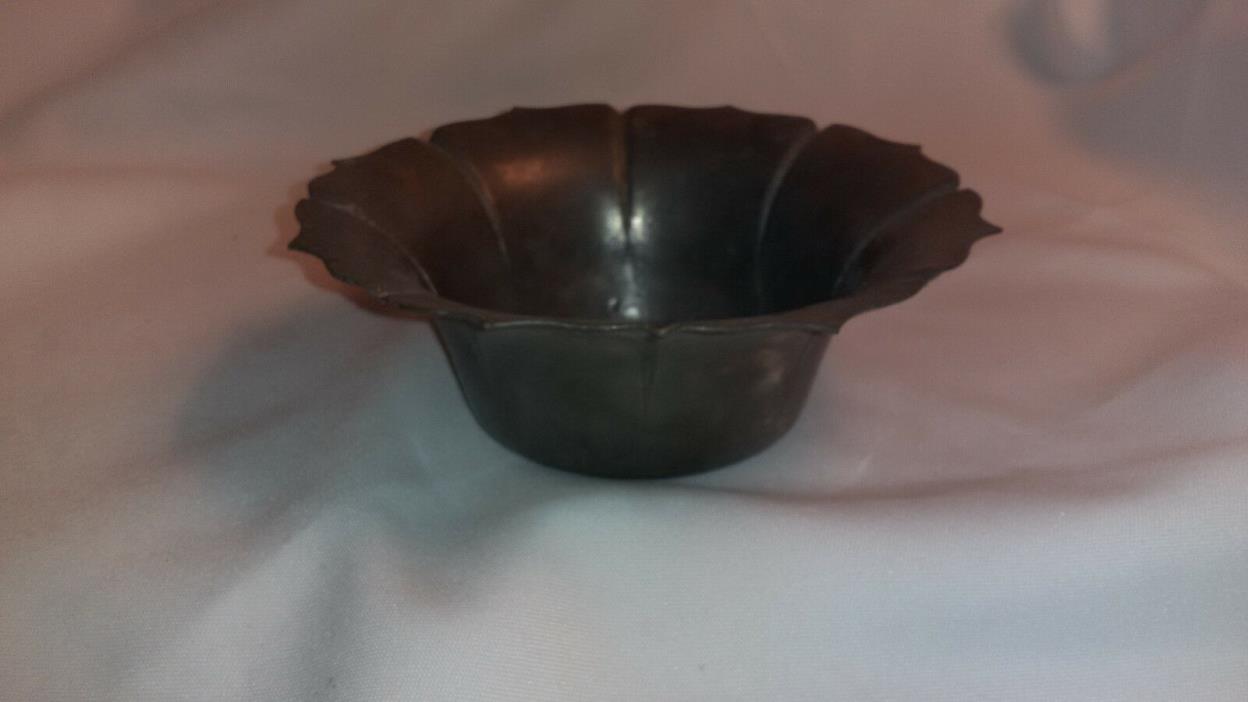 Vintage federal pewter cramped bowl  #  3599