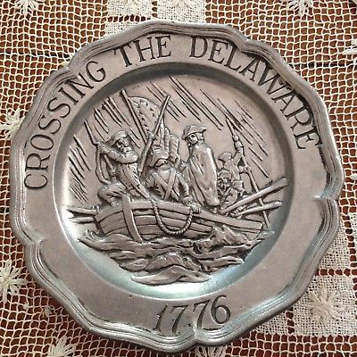 VINTAGE 1973 SEXTON CROSSING THE DELAWARE 1776 PEWTER WALL HANGING PLATE 8 7/8