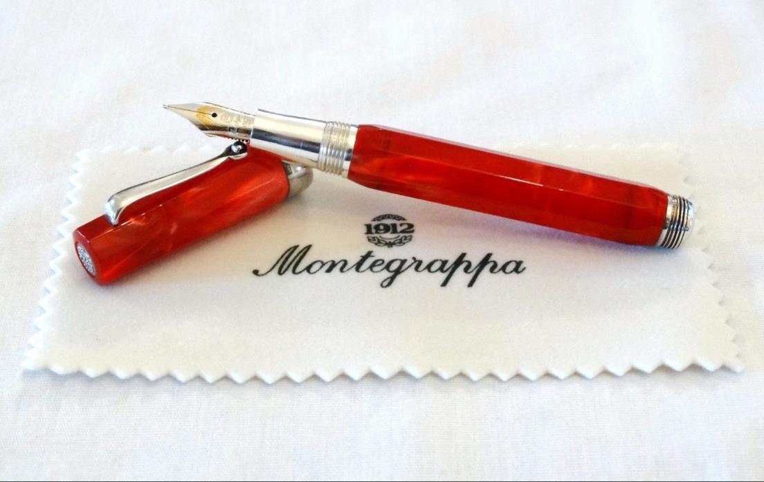 MONTEGRAPPA MICRA FOUNTAIN PEN IN RED CELLULOID WITH 18K 2-TONE GOLD NIB - MINT