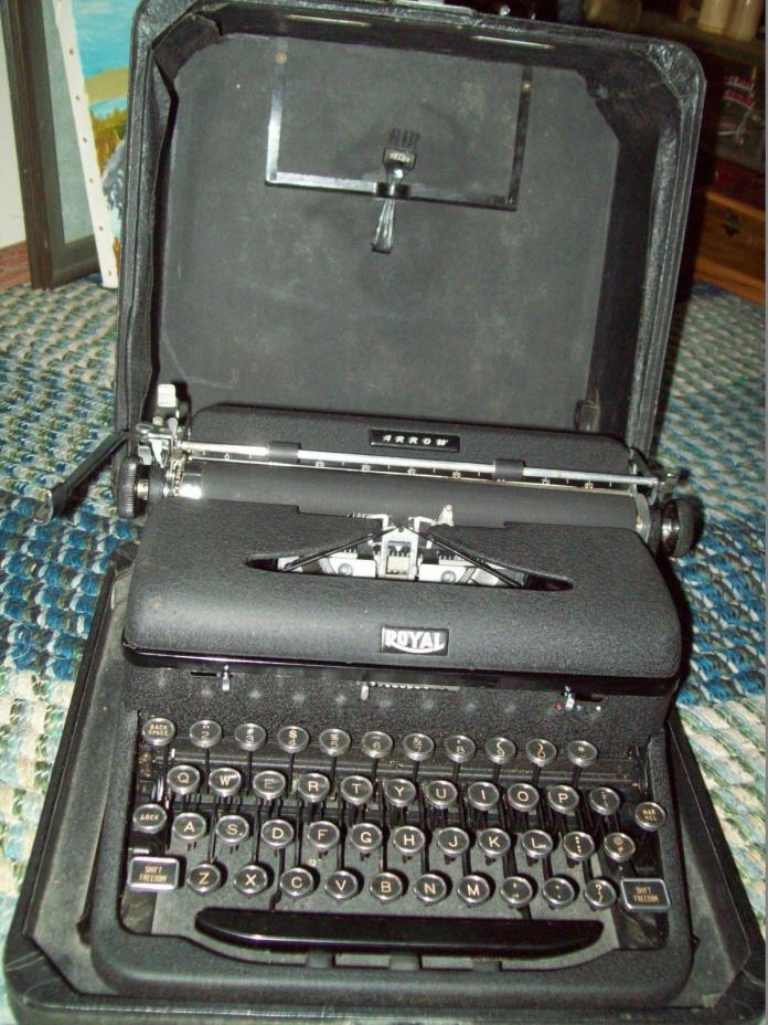 Royal ARROW Typewriter VG Condition VINTAGE glass keys w/ CASE & brush