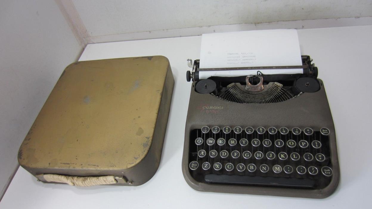 Vintage,Smith Corona Zephyr Portable Typewriter w/Lid