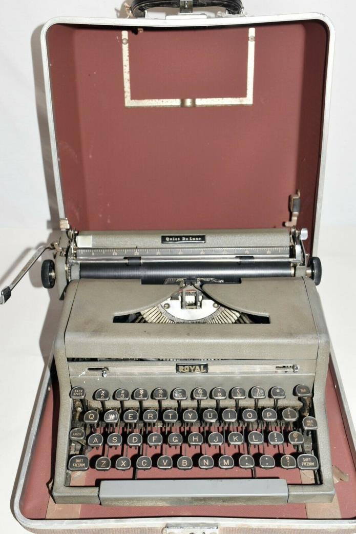 ANTIQUE 1930'S EARLY 40'S ROYAL QUIET DELUXE PORTABLE TYPEWRITER WITH CASE