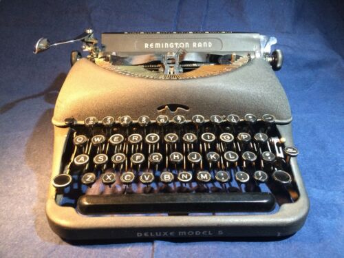 Remington Rand Deluxe Model 5 Portable typewriter, beautiful,1946 vintage