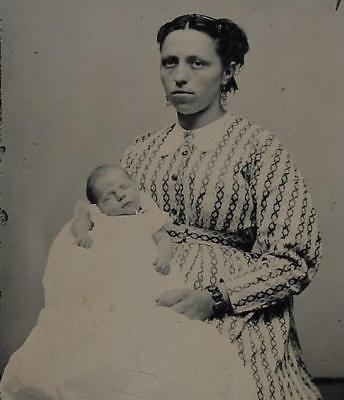 TINTYPE PHOTO #T677 MOURNING VERY SAD GRIEVING MOTHER HOLDING DEAD DECEASED BABY