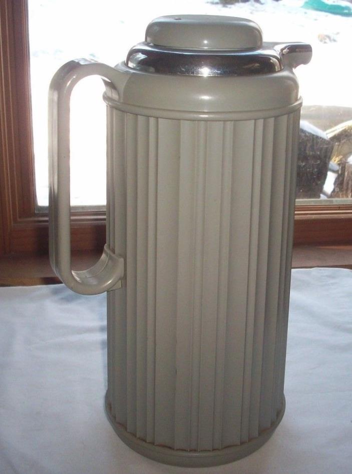 Vintage Thermique Thermos With 2 Cups Crown Corning White 