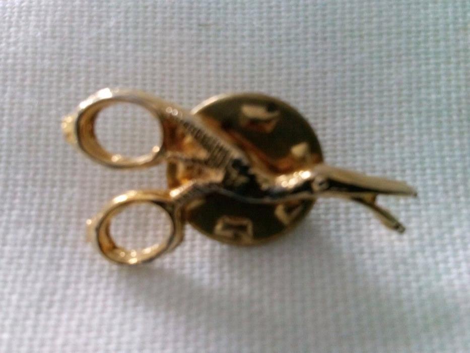 Vintage NEW Pinback Stork Bird Scissors Gold Tone Jewelry Pin 1 Owner