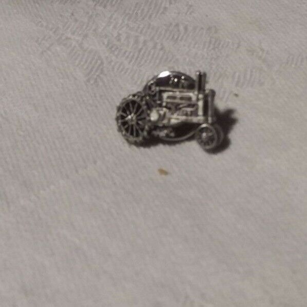 JOHN DEERE  TRACTOR LAPEL Hat PIN Back BADGE 3/4