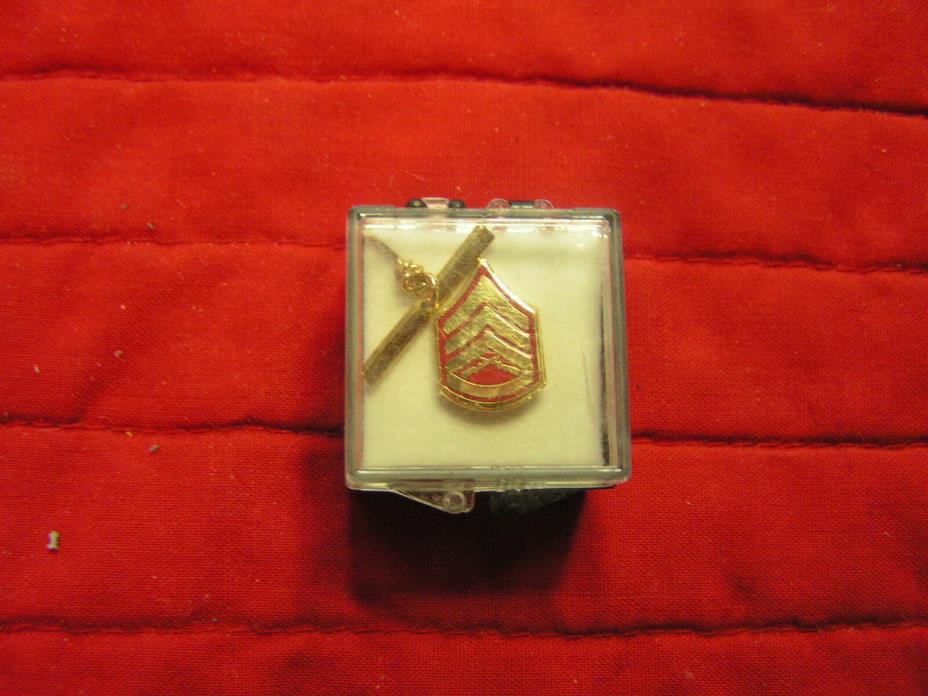 STAFF SGT  TIE TACK., HAT PIN, LAPEL PIN  BUTTON HOLE CHAIN & CLUTCH