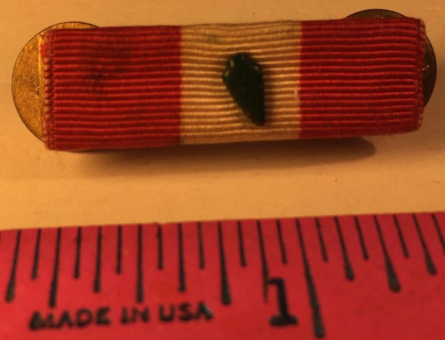 VINTAGE MILITARY RIBBON BAR RED & WHITE WITH GREEN ARROW? 1940s-1950s COLLECTION