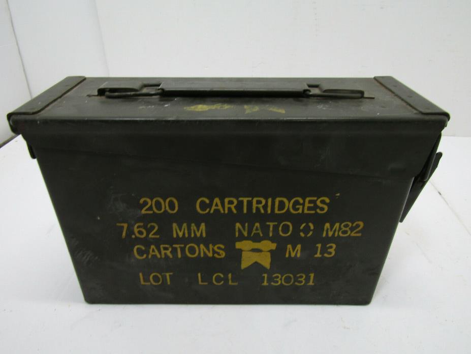 VINTAGE ORIGINAL MILITARY METAL 7.62 MM 200 CARTRIDGE M-13  AMMO BOX