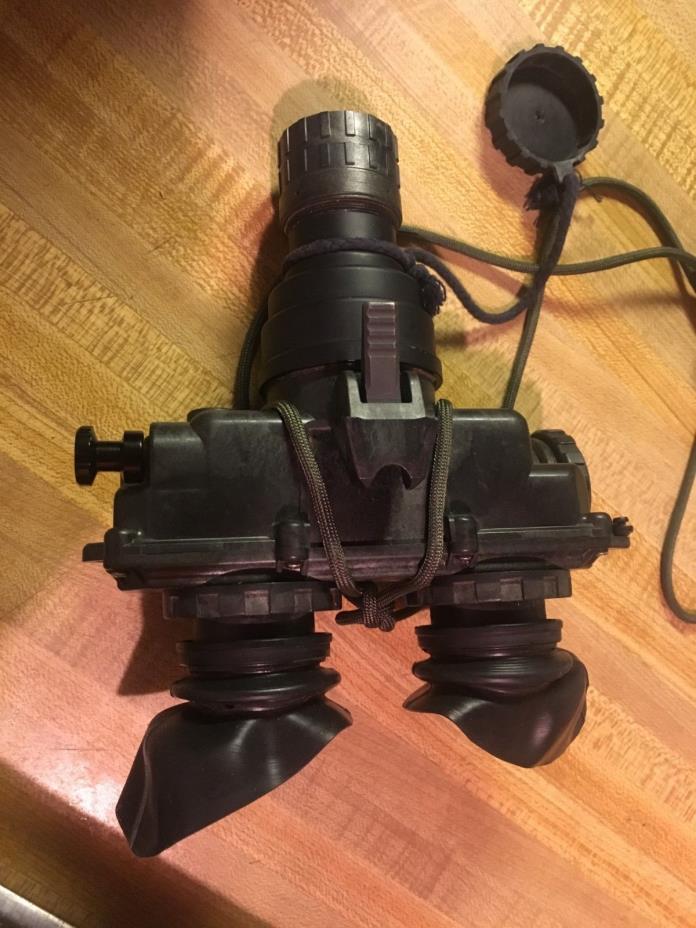 Excellent Mil-SPEC -  AN/PVS-7B Night Vision goggles with hard case