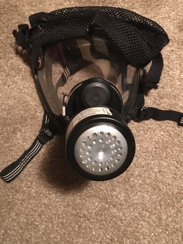 Law Enforcement gas mask full face....in Good Condition...