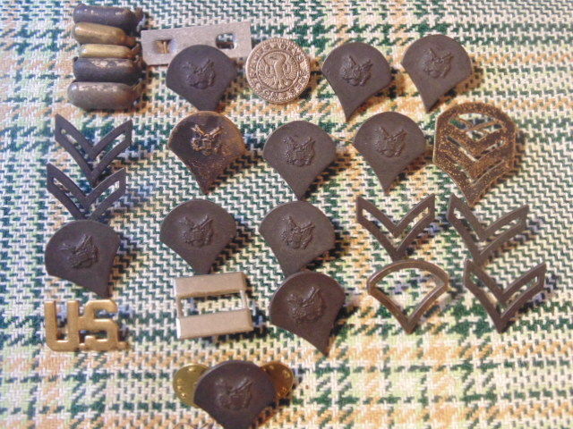 U.S ARMY RANK BADGES L.I.G.I.,VIET NAM.