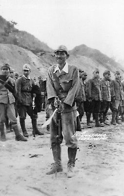 VINTAGE POSTCARD   RPPC  PHILIPPINES , world war 11   A COMMANDER SURRENDERS