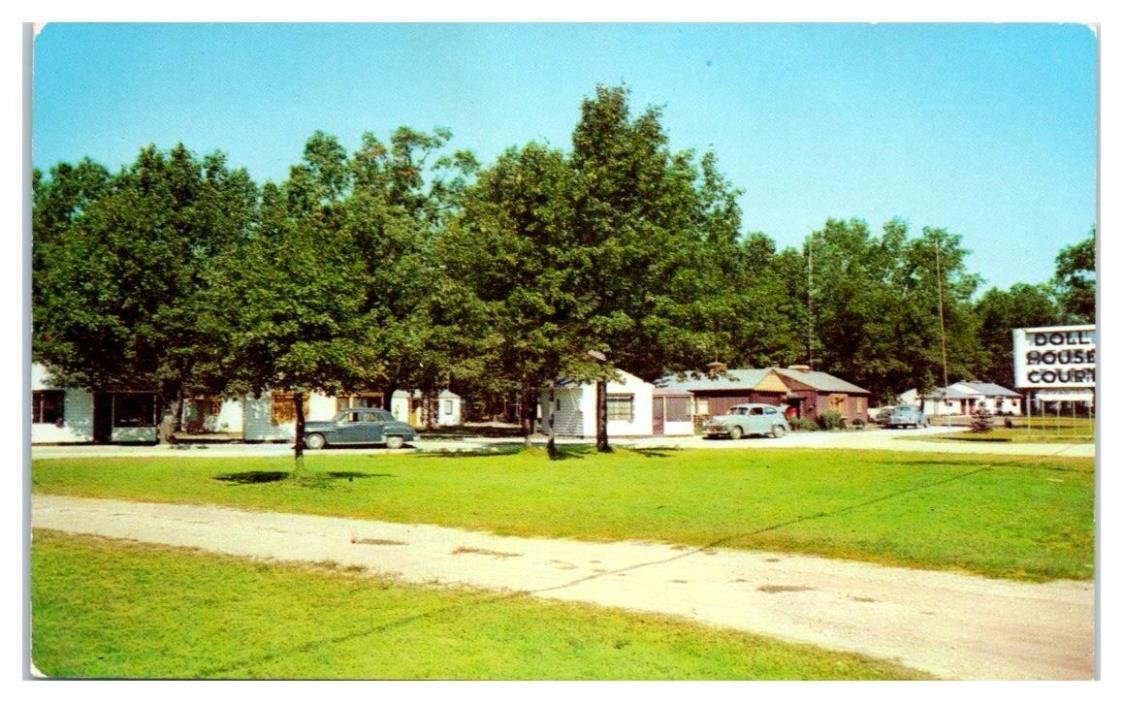 1950s/60s Doll House Court, Muskegon, MI Postcard