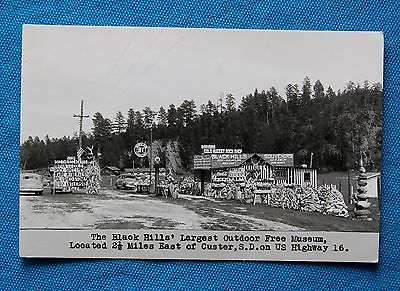 THE BLACK HILLS - HIGHWAY 16 KODAK PHOTO POST CARD , VINTAGE AUTO SINCLAIR GAS