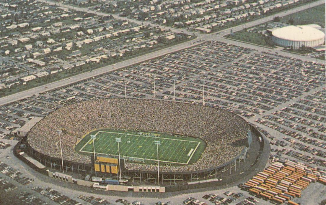 LAMBEAU FIELD GREEN BAY WI PACKERS NFL STADIUM & ARENA on USED 1975 POSTCARD