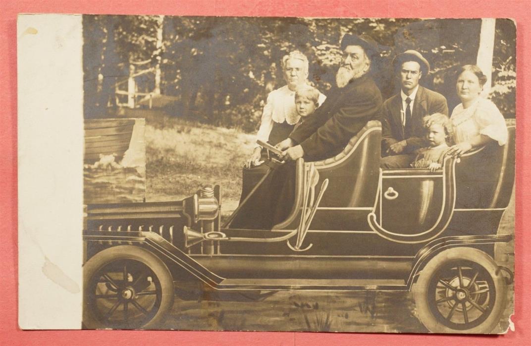VINTAGE AZO RPPC FAMILY IN CAR REAL PHOTO POSTCARD 51916