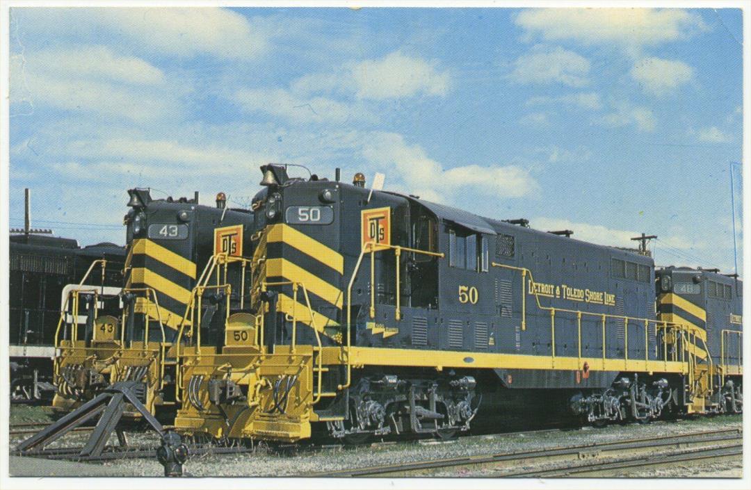 Detroit & Toledo Shore Line GP7   Diesel Locomotive Postcard  B-02