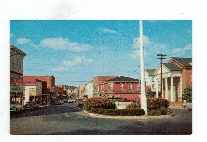 DE Milford Delaware vintage post card Walnut Street Looking North