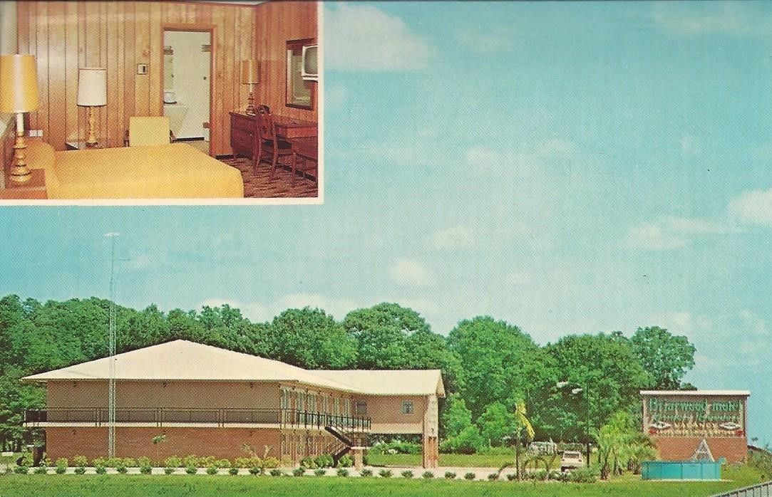 Briarwood Motel, Valdosta, Georgia Vintage Postcard
