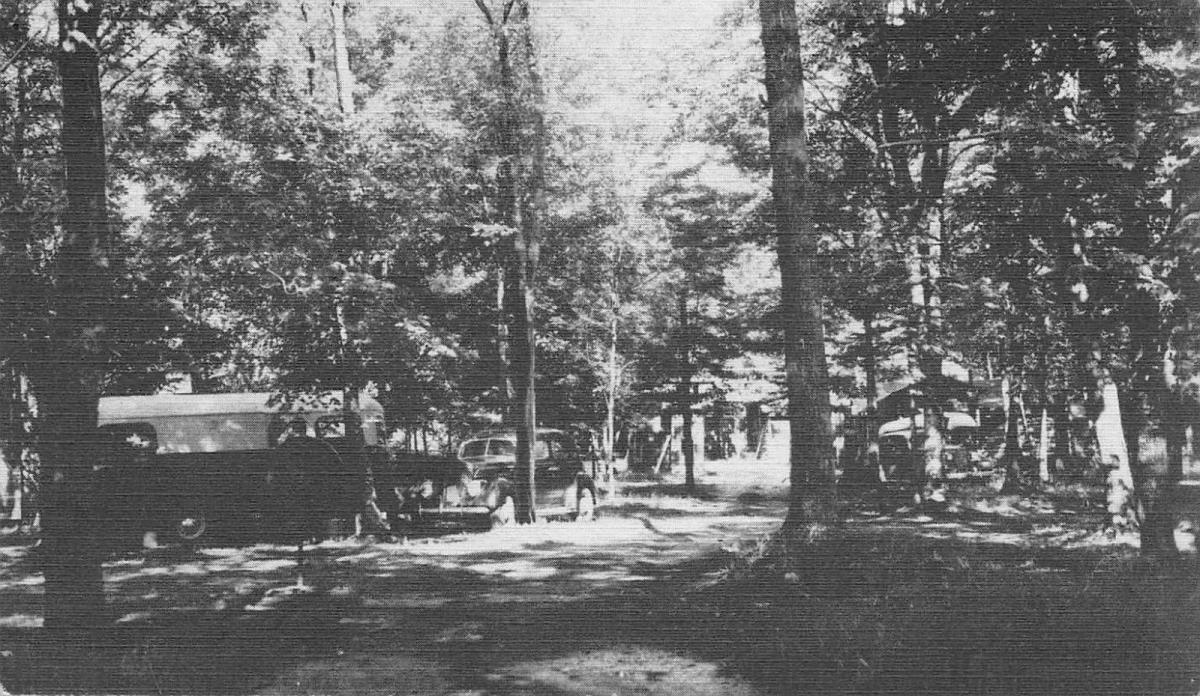 Au Train Michigan~Restwood Resort~Camp Grounds~Trailer Park~1930s Cars~B&W PC