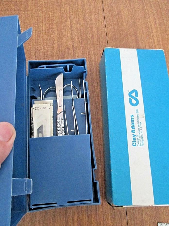 Vintage Clay Adams dissecting kit with 7 pieces in blue plastic box & 9 blades