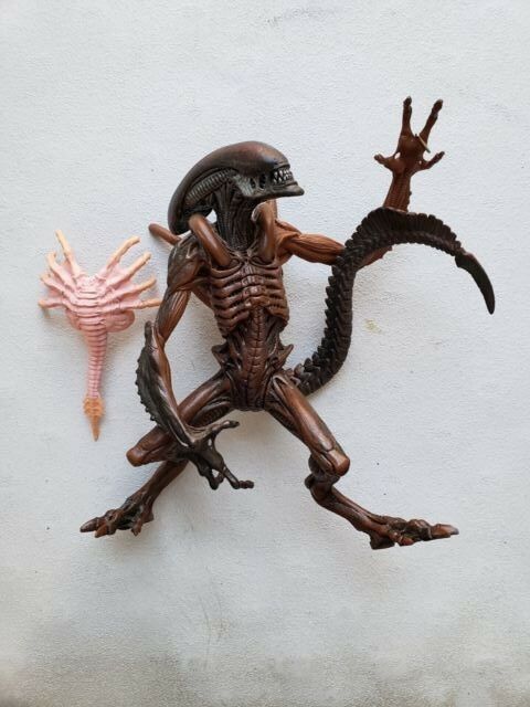 Hasbro Kenner Toys Warrior Alien Figure Alien Resurrection Signature Series neca