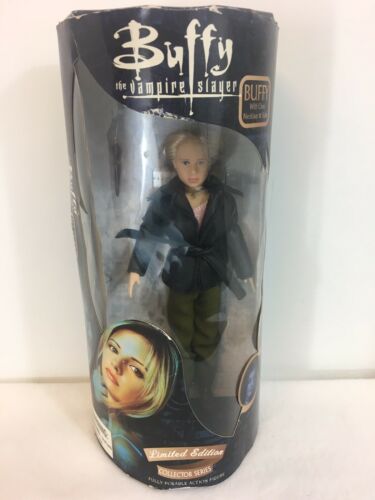 Buffy the Vampire Slayer Limited Edition Poseable Action Figure w/ Accessories