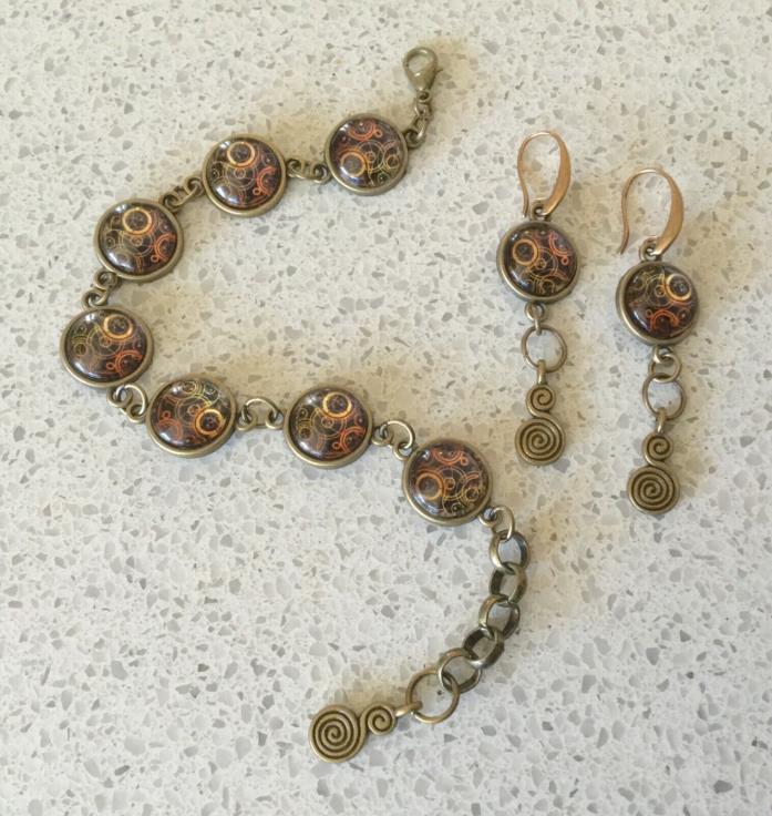 Doctor Who Time Lord Jewelry Gallifreyan Symbols Bracelet & Earring Set - Brown2