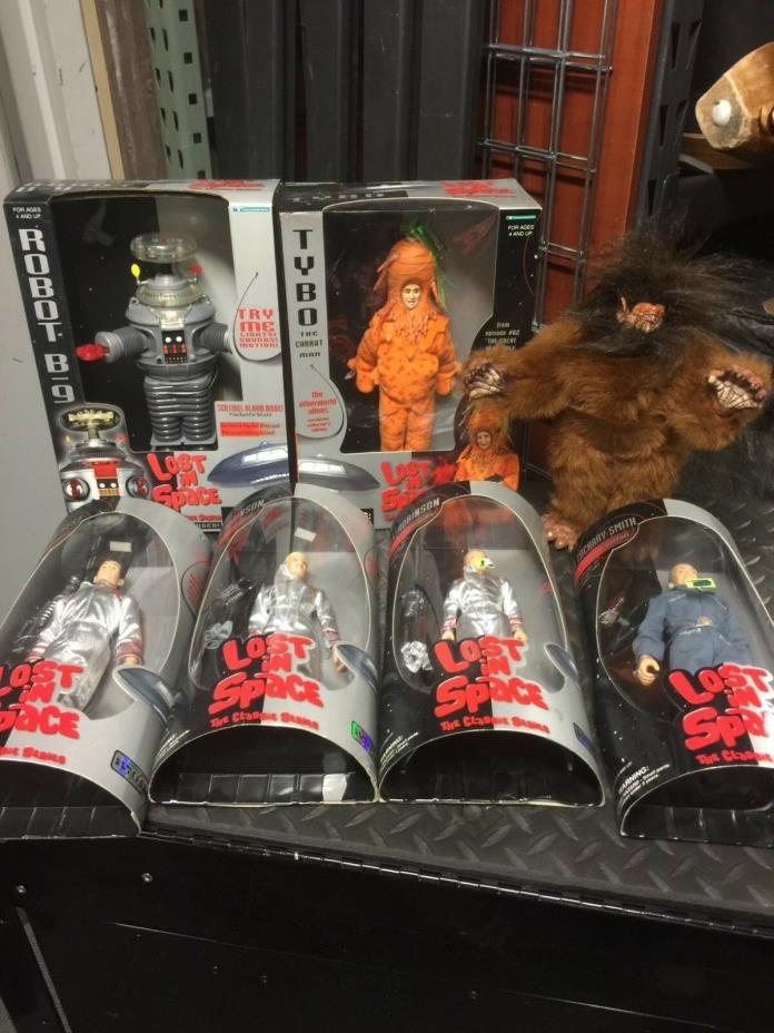 Lost In Space Lot of 7 Assorted Figures B-9 Robot trendmasters