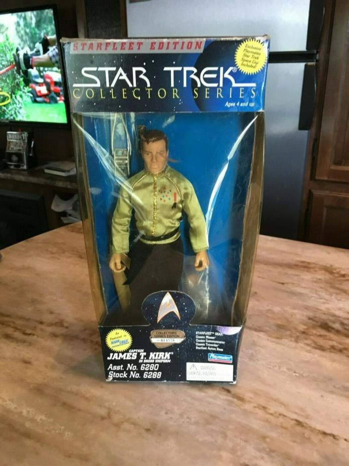 1995 Star Trek Starfleet Edition  Capt. James T. Kirk Serial #014576 NIB