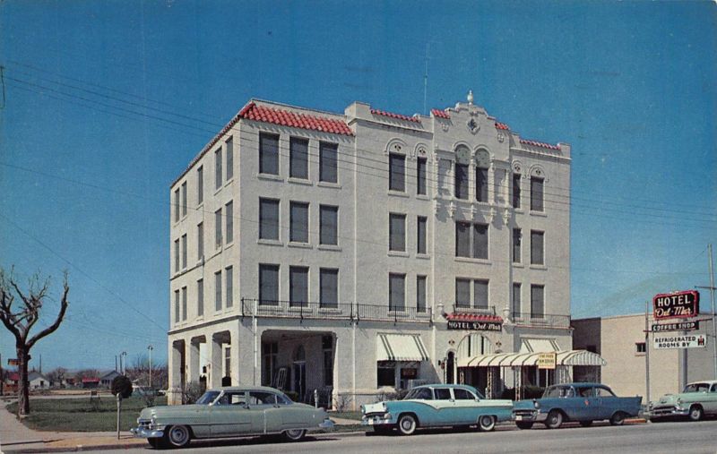 TX - 1950's Hotel Del Mar at Hillsboro, Texas - Hill County - Classic Cars