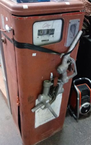 Vintage gas pump Gilbert 76