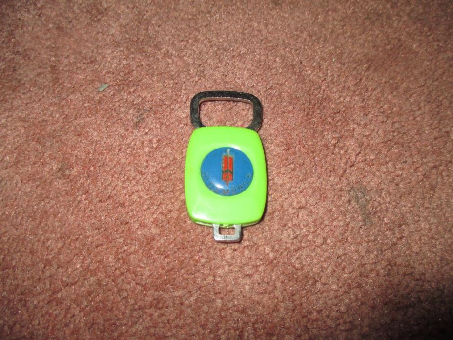 VINTAGE KEYCHAIN  OLDSMOBILE CUTLASS GREEN RETRACTABLE