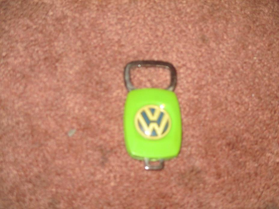 VINTAGE KEYCHAIN  VW Volkstwagen GREEN RETRACTABLE