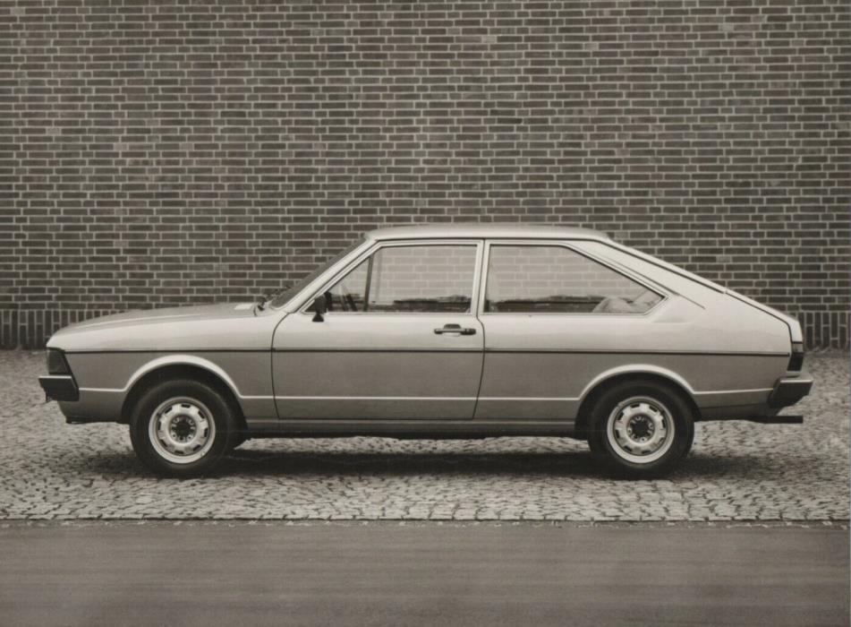 VW Passat 3-Door (B1) Large Format Period Press Photograph - 1978