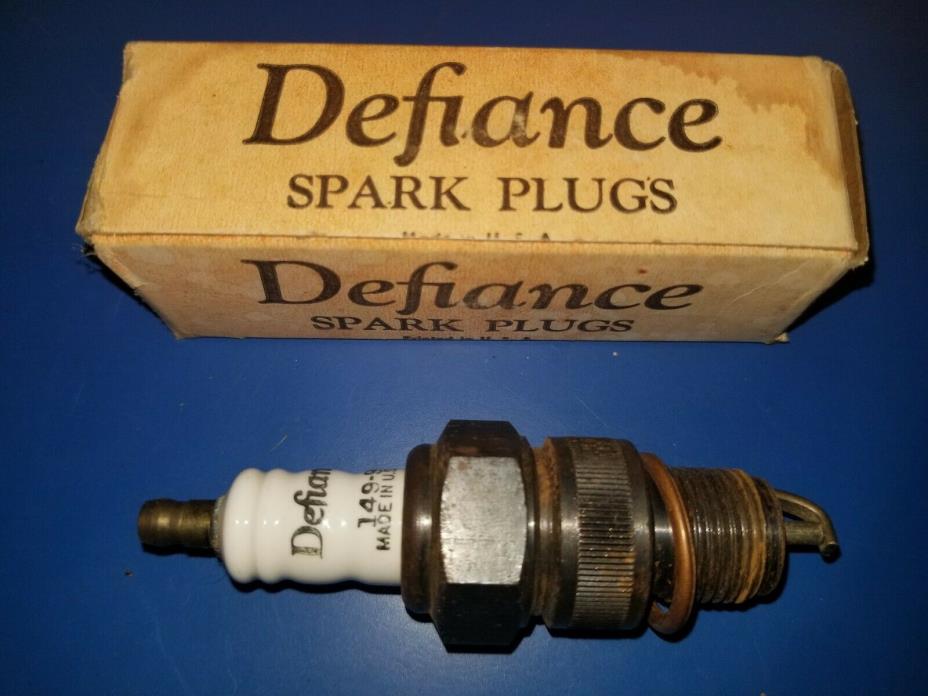 TWO VINTAGE 18mm LONG REACH INTERNATIONAL HARVESTER FARMALL DIESEL SPARK PLUGS