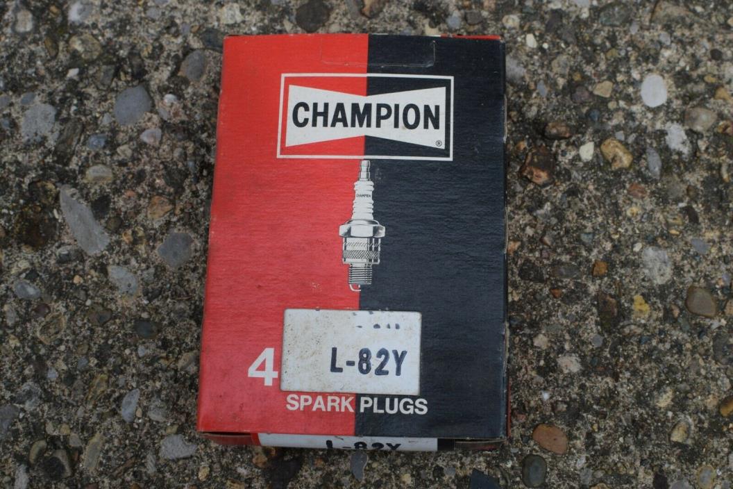 Vintage Champion Spark Plugs L-82Y 4 Plugs New In Original Box NOS
