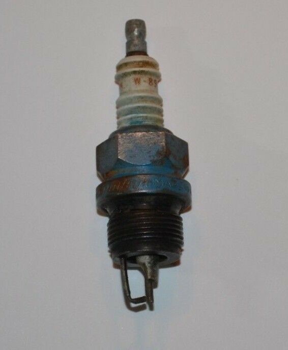 VINTAGE CHAMPION W-89D SPARK PLUG HIT MISS