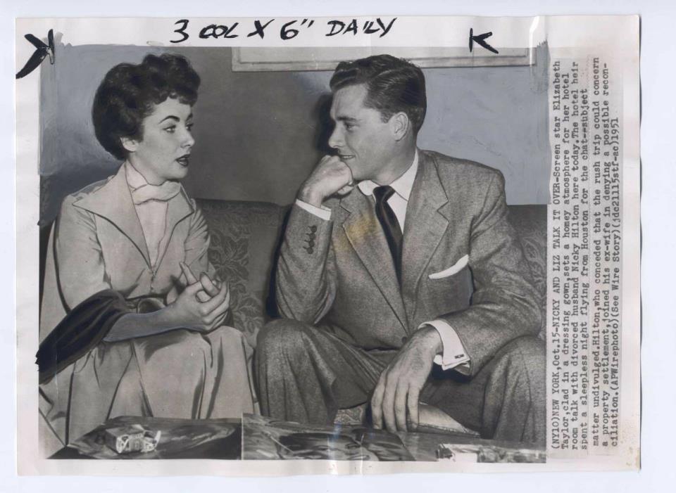 Vintage 1951 PRESS Candid Original 7x10 ELIZABETH TAYLOR Nicky Hilton