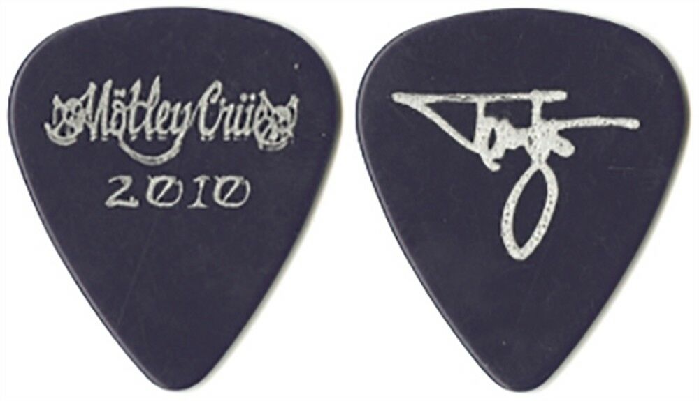 Motley Crue Tommy Lee 2010 concert tour silver/purple signature band Guitar Pick
