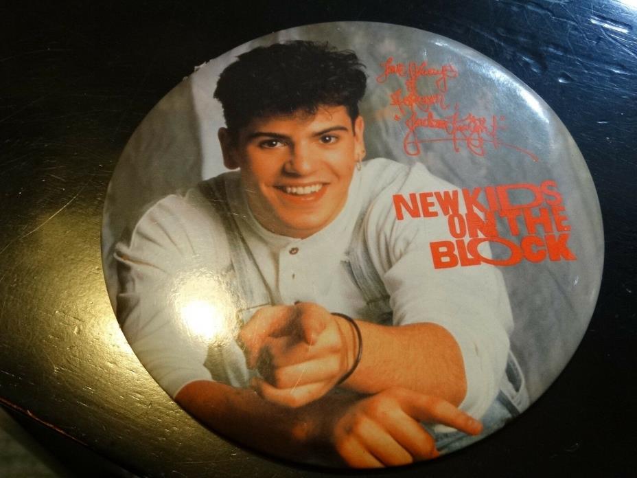 NEW KIDS ON THE BLOCK PIN LARGE BUTTON  COLLECTIBLE LOW PRICE