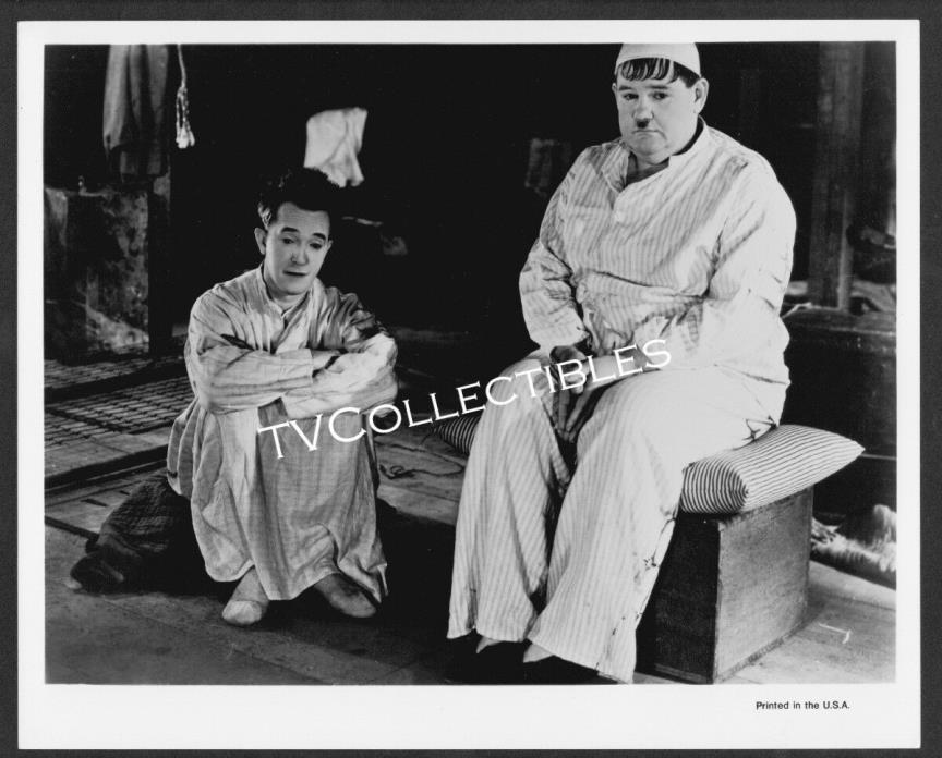 8x10 Photo~ LAUREL & HARDY ~Stan & Oliver ~In pajamas