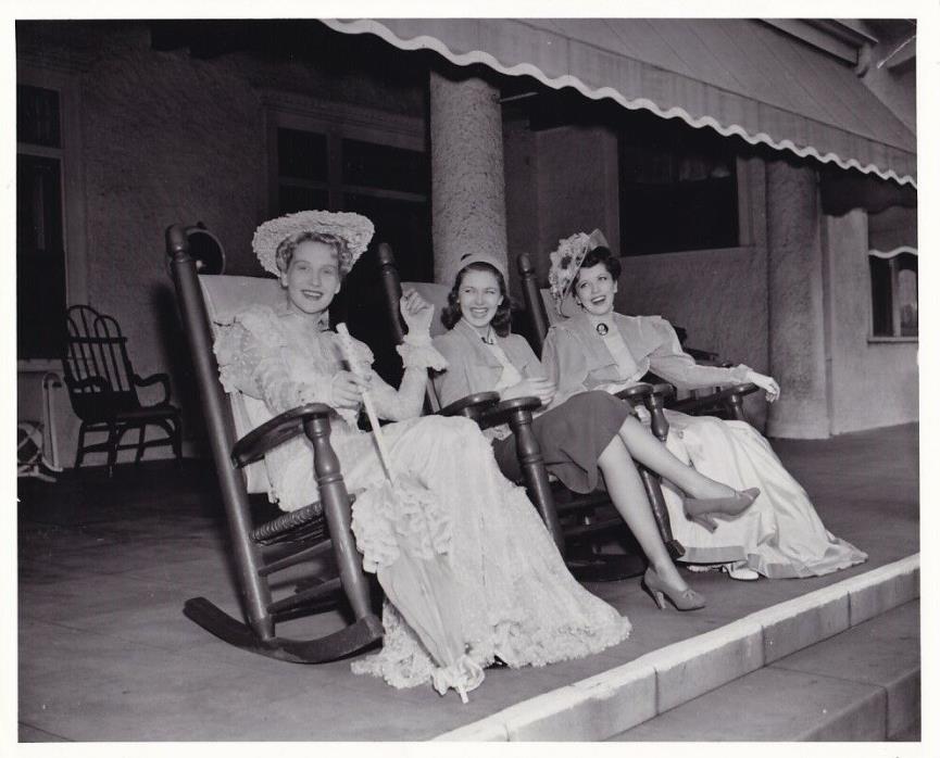 LANA TURNER & Starlets Original CANDID Hollywood Hotel Vintage 1937 MGM Photo