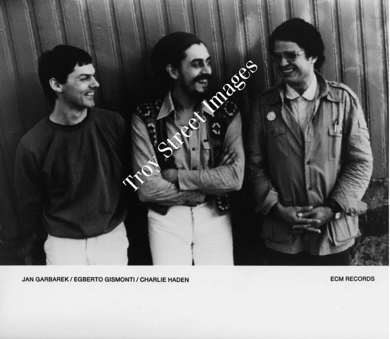 Orig promo photo of jazz trio JAN GARBAREK, EGBERTO GISMONTI, CHARLIE HADEN 1980