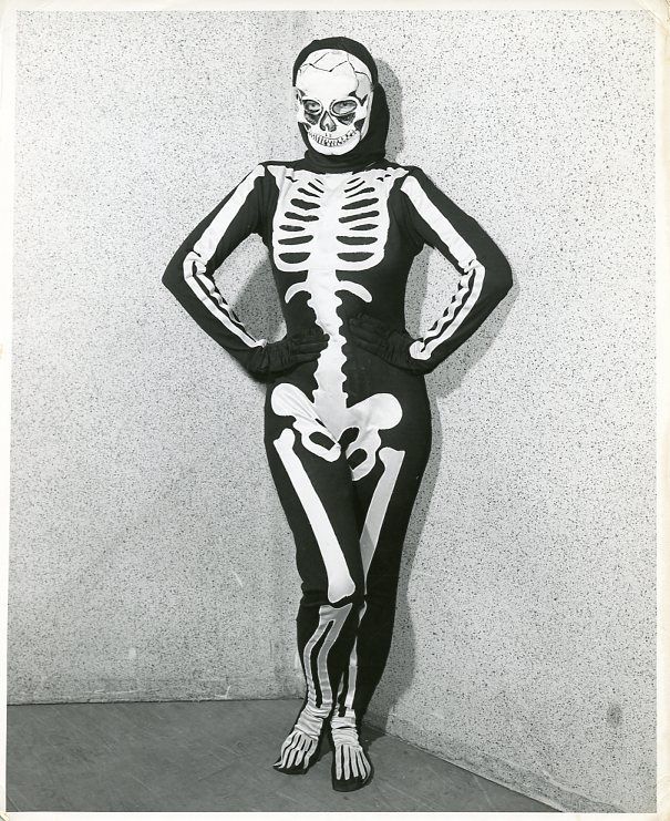 SKELETON PORTRAIT MASQUERADE PARTY GAME SHOW ORIGINAL 1956 NBC TV PHOTO