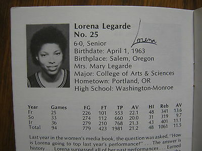 1984 Universtiy of PORTLAND Womens Basketball Media Guide(14 Sign/LORENA LEGARDE