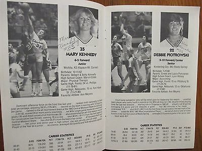1982-83 Wichita St. Womens Basketball Guide(13 Sign/LISA  HODGSON/MARY  KENNEDY)